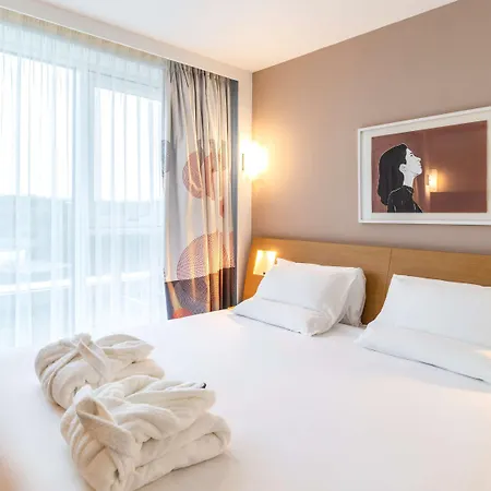 Отель Novotel Park