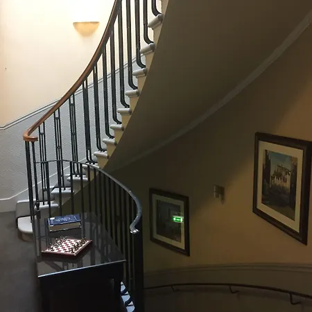 The Salisbury Edinburgh