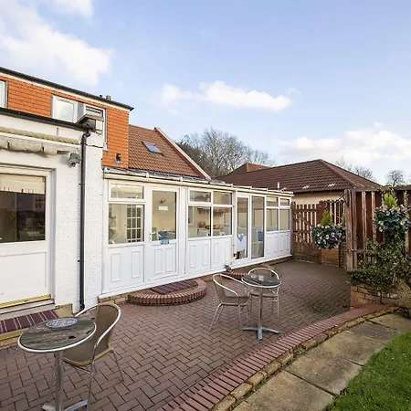 Arden Guest House, Craigmillar Castle מלון 3*