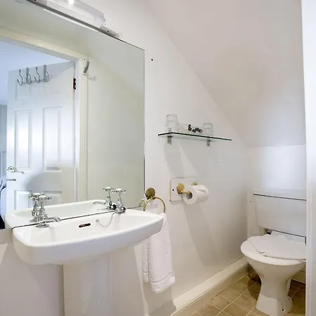 Arden Guest House, Craigmillar Castle מלון