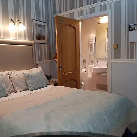 Lauderville Guest house