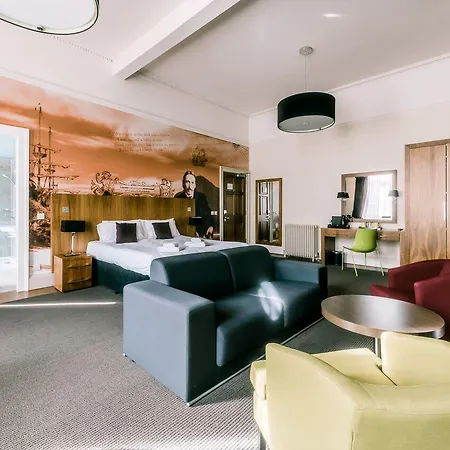 The Place 4*