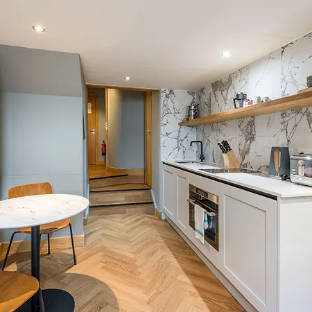 アパート Km エディンバラ