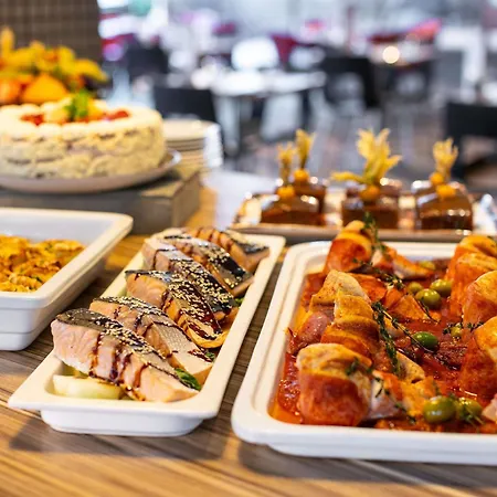 Novotel Centre 4* אדינבורו