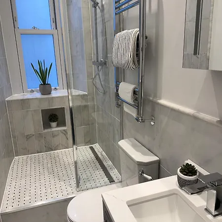 Joivy Fantastic New Town Flat With Shared Garden * Edinburgh