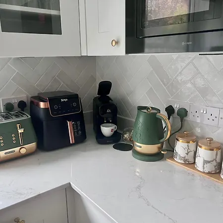 Centre House - 5 Bedrooms - Sleeps 9 - Parking Дом отдыха *