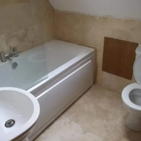 Cambridge House בית הארחה אדינבורו