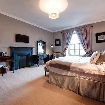 No11 Boutique & Brasserie