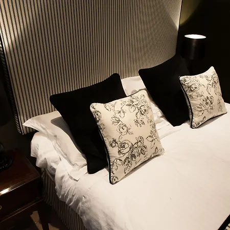 No11 Boutique & Brasserie Hotell Edinburg