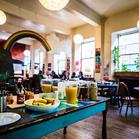 High Street - Over 18s Only, Backpackers Atmosphere (adults Only) *