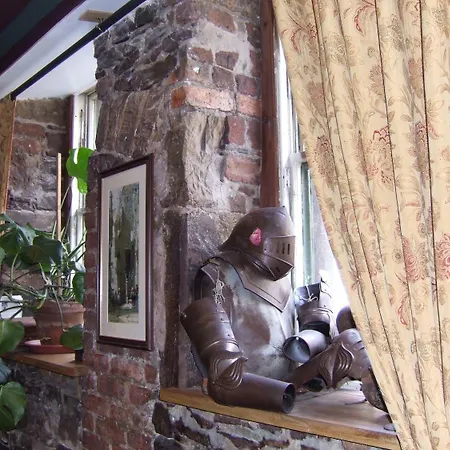 High Street - Over 18s Only, Backpackers Atmosphere (adults Only) *