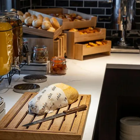 Courtyard By Marriott