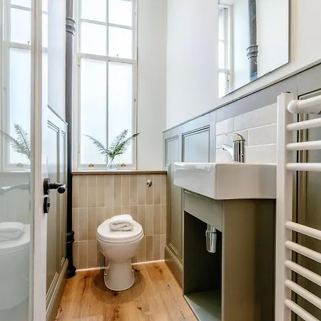 Stylish Portobello Flat Near With Free Parking And Fast Wifi *