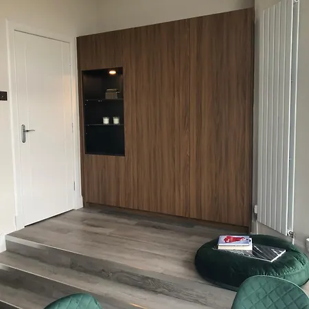 Charming West End Flat * エディンバラ