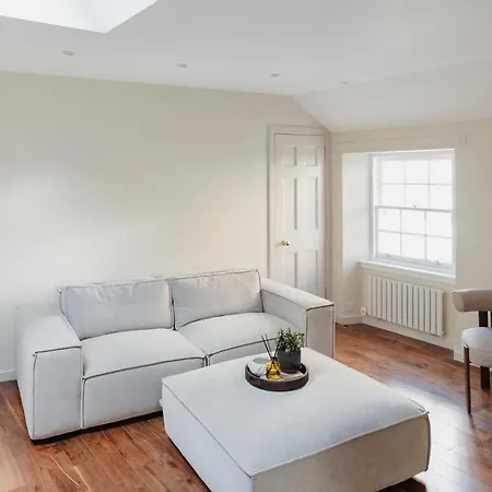 Charming Mews With Secure Parking