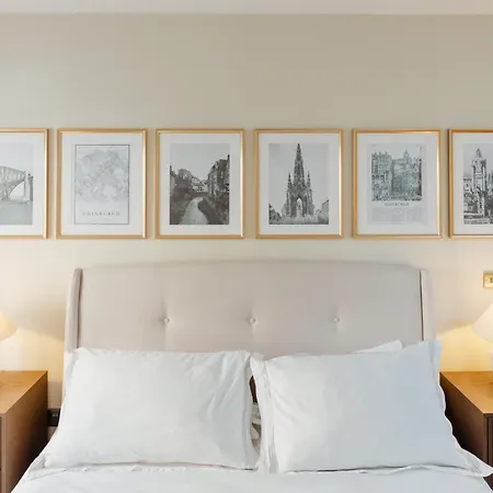 Charming Mews With Secure Parking