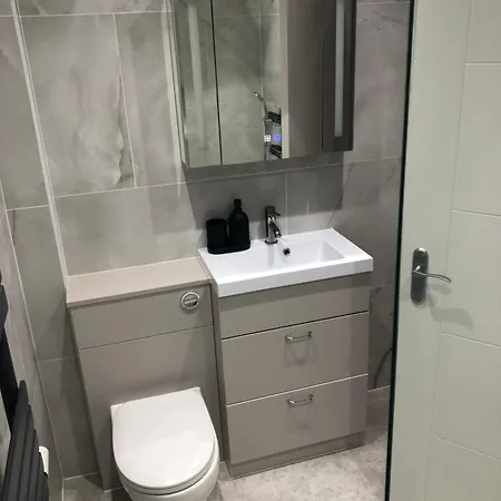 아파트 Charming West End Flat