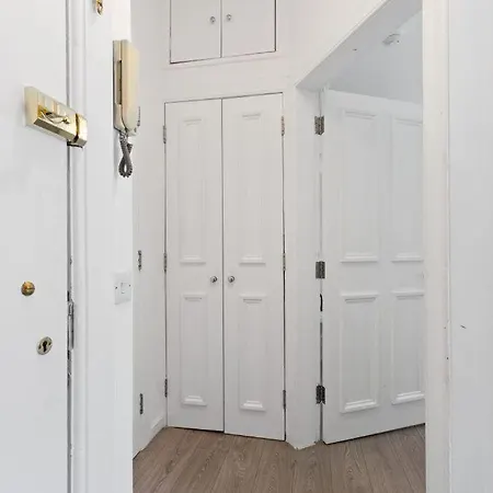 Stylish 1 Bed Centre