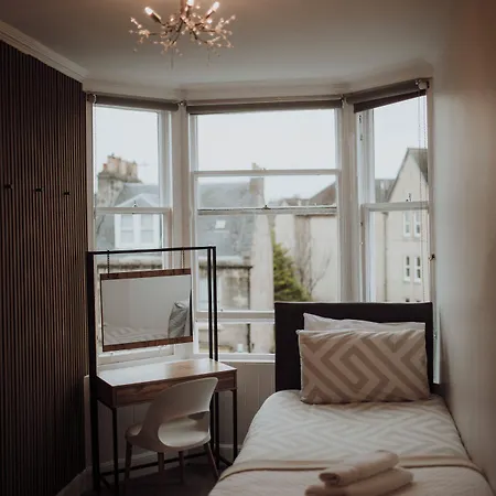 16 Pilrig Bed & Breakfast