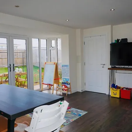 Проживание в семье En-suite Double Bedroom With Pentland Hill View *
