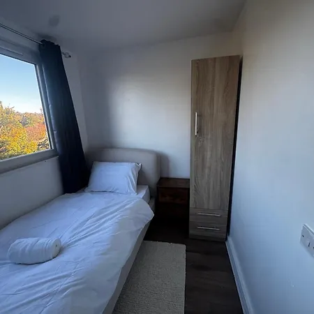 4br Near Airport & Centre Free Parking אדינבורו