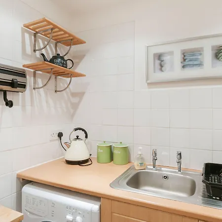 Albion Terrace Apartment *