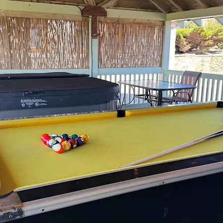 Sleeps 10 - Hot Tub - Pool Table - Play Park Casa vacanze Edimburgo