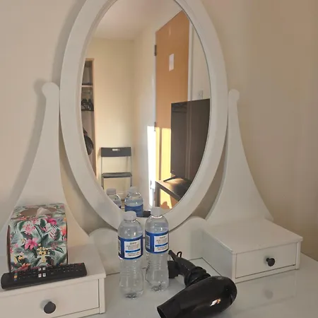 Centre One Private Bedroom In Shared With Private Bathroom With Free Car Parking Edimburgo