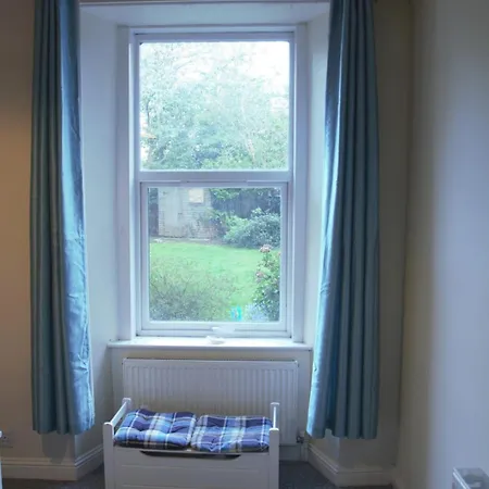 Beautiful Travelers - Salmond Place *