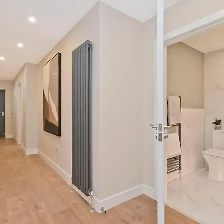 Stylish 2 Bed Centre With Parking * Edimburgo