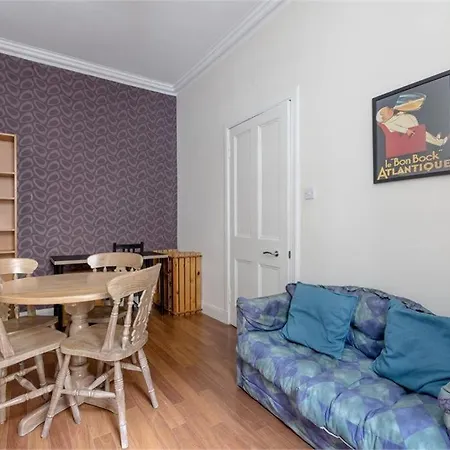 3 Bedrooms Flat In New Town , Lothian Road * Эдинбург