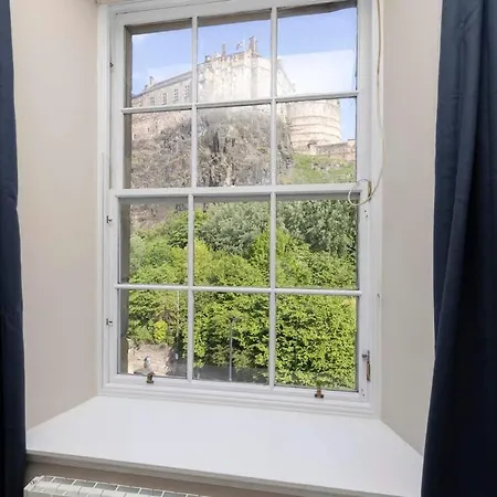 1 Bed In Heart Of Old Town With Castle Views * Edimburgo