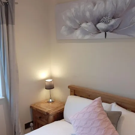 Luxurious Townhouse With Hot Tub * Edinburgh