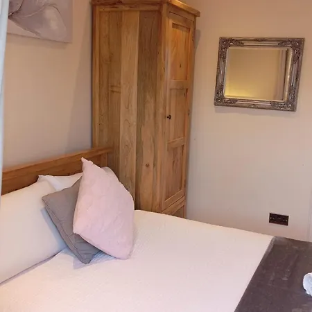 Luxurious Townhouse With Hot Tub * Edinburgh