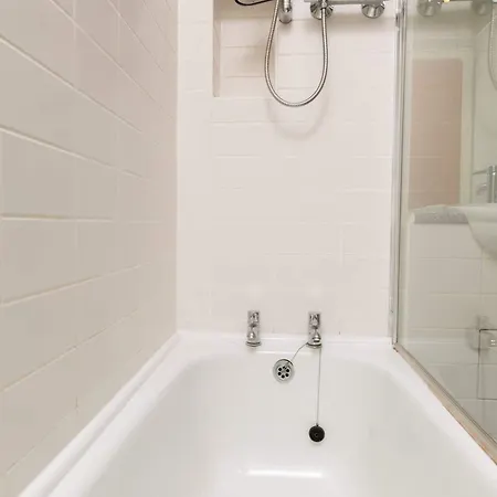 Bright And Stylish - Old Town Apartment *