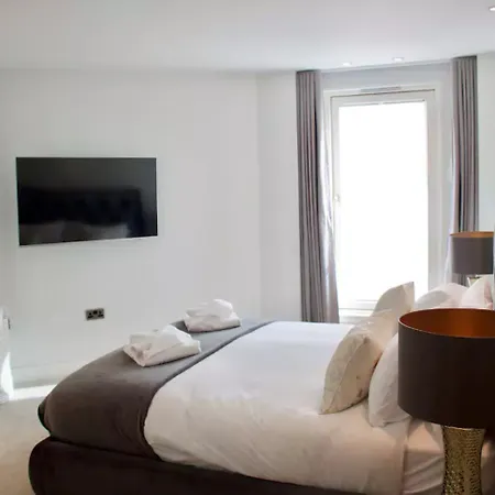 Luxurious - Sleeps 6