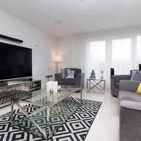 Luxurious - Sleeps 6 شقة *