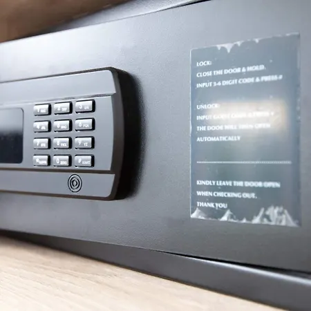 Luxurious - Sleeps 6 *