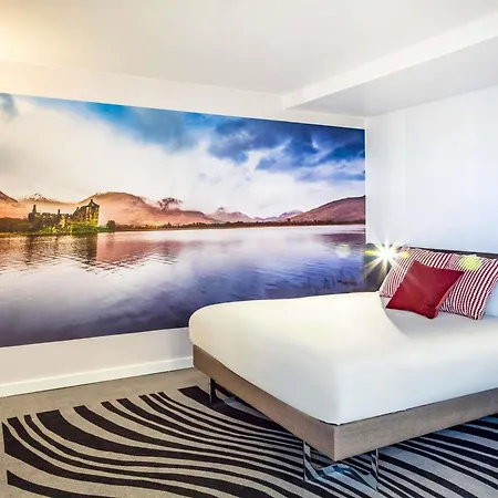 Novotel Centre 4* אדינבורו