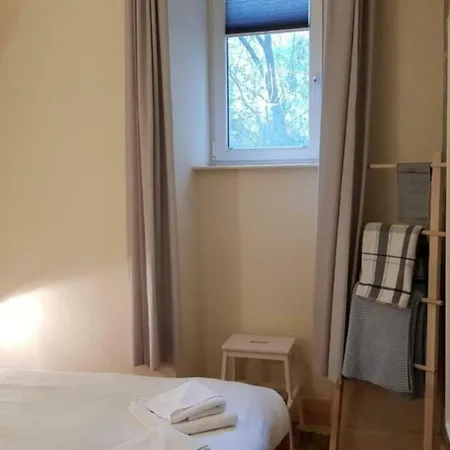 Διαμέρισμα 3 Bedroom Next To Leafy Meadows
