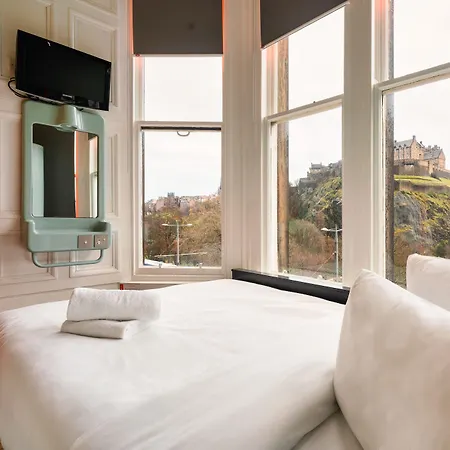 Easyhotel 2*