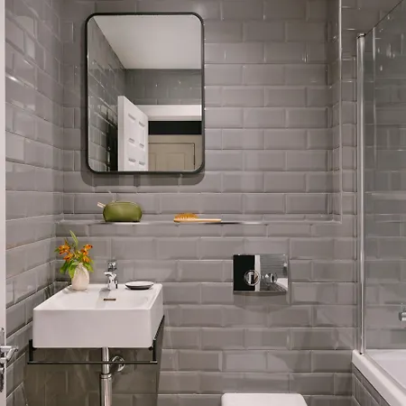 Thistle Royal Garden Apart Otel