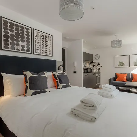 Destiny Scotland Market Street Edimburgo