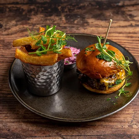 The Juniperlea Pathhead