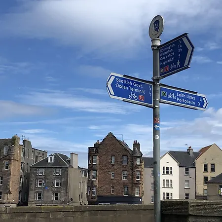 Remarkable 2 Bed In Apartment *