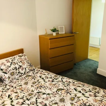 Remarkable 2 Bed In Edinburgh