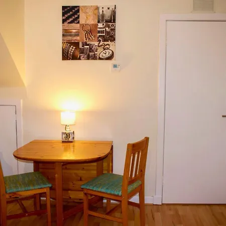 Welcoming And Homely 2 Bed In Location Apartment Edinburgh