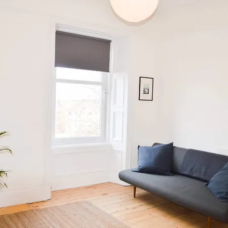 Modern 1 Bedroom Flat In The Heart Of