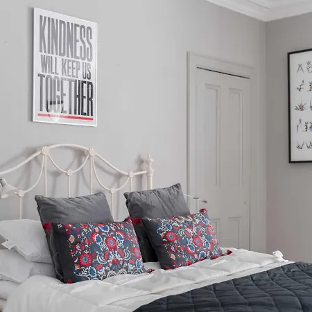 Beautiful & Bright 2bd Flat - Haymarket شقة