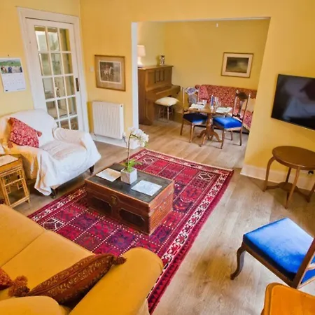 Thistle Street At Heart Of The Centre *